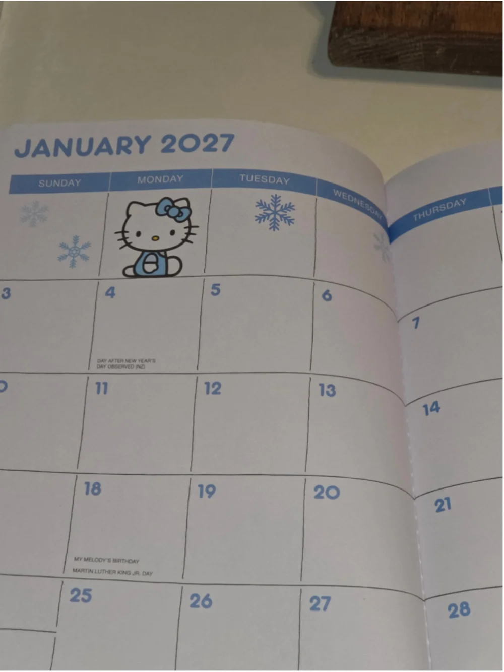 NB-2485 Sanrio Hello Kitty 2027 17-Month Planner Flex Cover 7.5x10